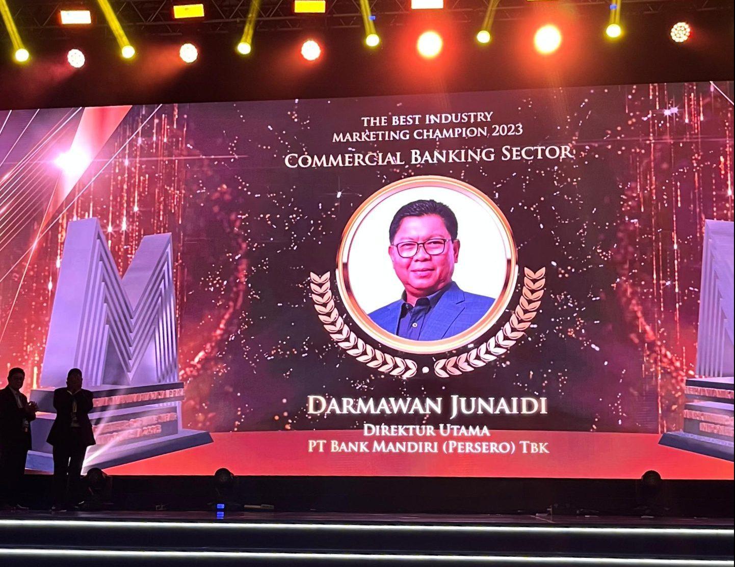 Direktur Utama Bank Mandiri Sabet Marketeer of The Year 2023!